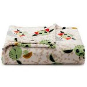 The Big one Star Wars grogu plush throw